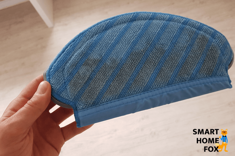 Dirty cloth of the Ecovacs Deebot OZMO 950 after mopping